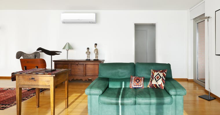 MSZ-GL71_Green_couch_room